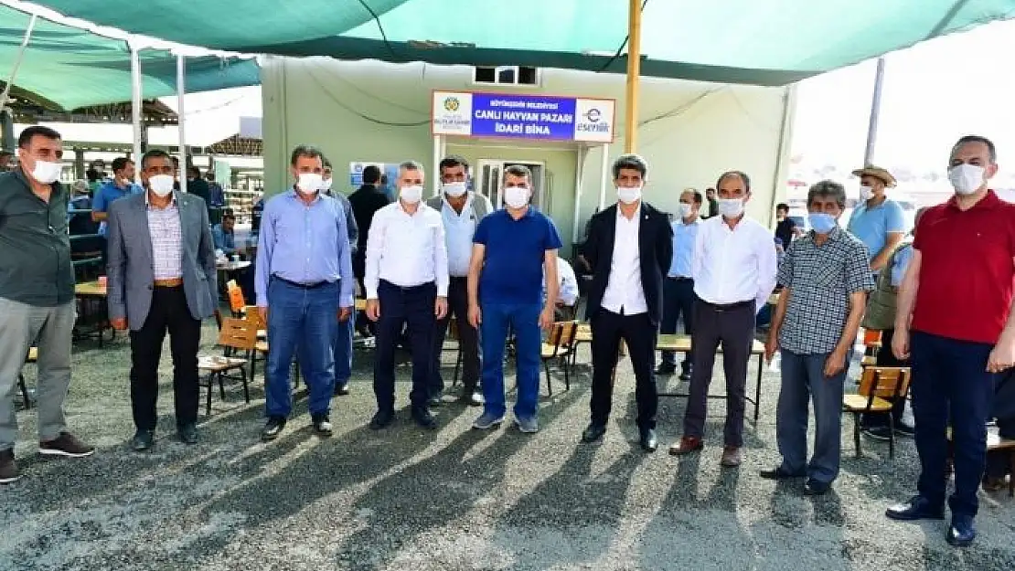 'Başkan Çınar, canlı hayvan pazarını ziyaret ederek yetiştiricilerin taleplerini dinledi'