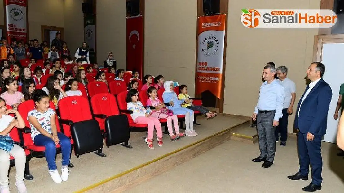 Başkan Çınar çocuklarla birlikte çizgi film izledi