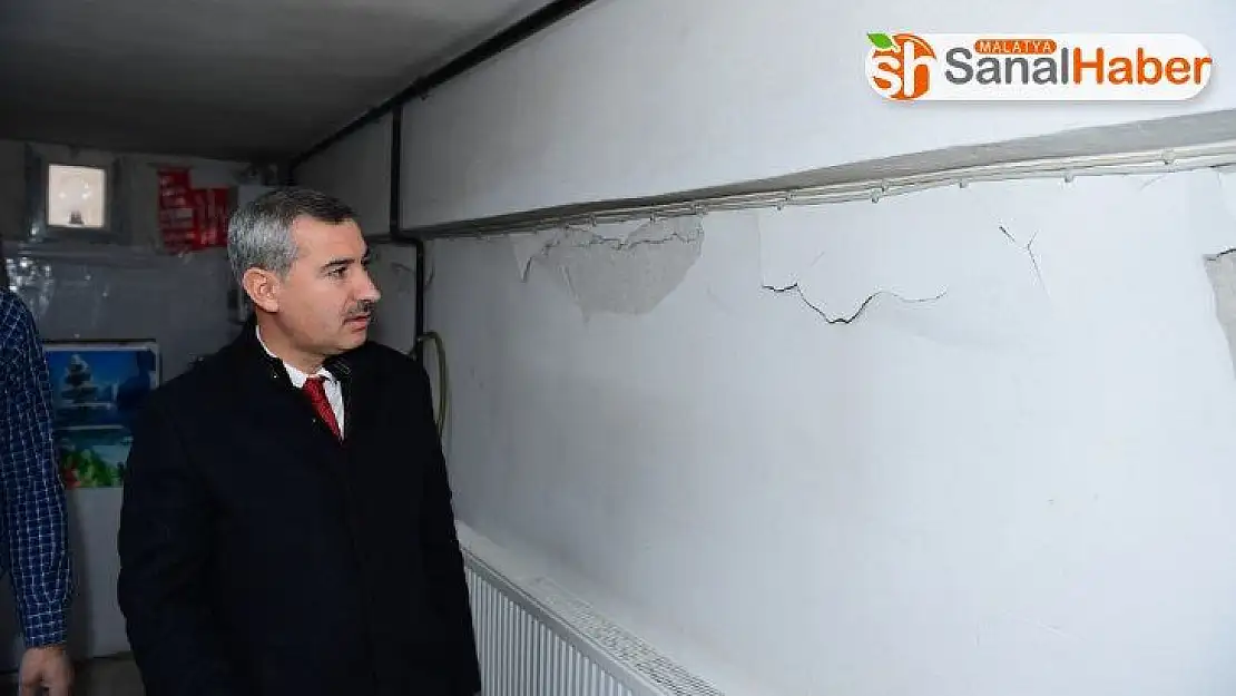 Başkan Çınar, depremde hasar gören ev ve iş yerlerini inceledi