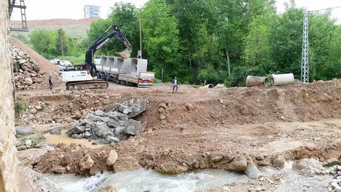 'Başkan Çınar, dere ıslah ve yol yenileme çalışmalarını inceledi'