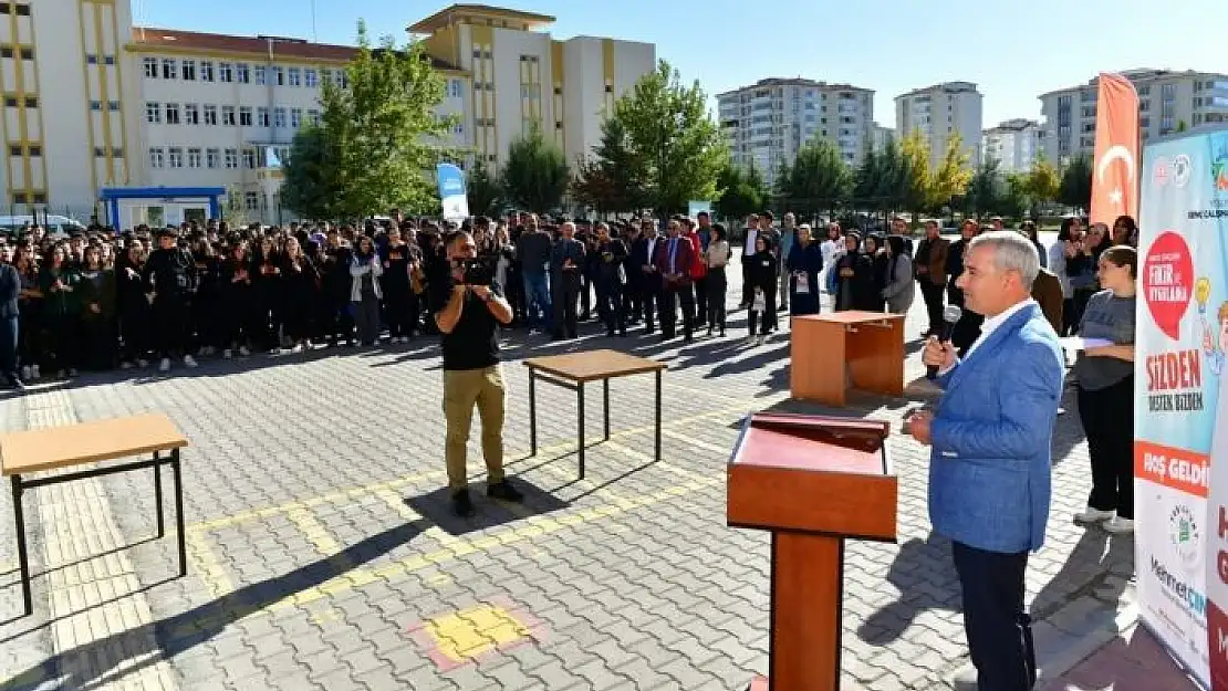 'Başkan Çınar, öğrencilerin proje tanıtım etkinliğine katıldı'