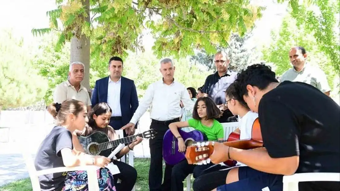 'Başkan Çınar, Şehit Ömer Halisdemir Gençlik Merkezi çalışmalarını inceledi'