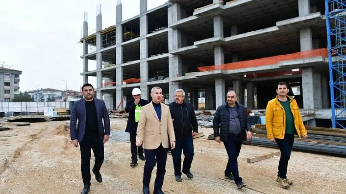 'Başkan Çınar, yeni belediye hizmet binasının inşaatını inceledi'