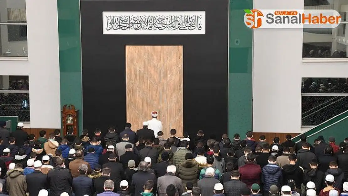 Başkan Erbaş, sabah namazında çocuklar ve gençlerle buluştu