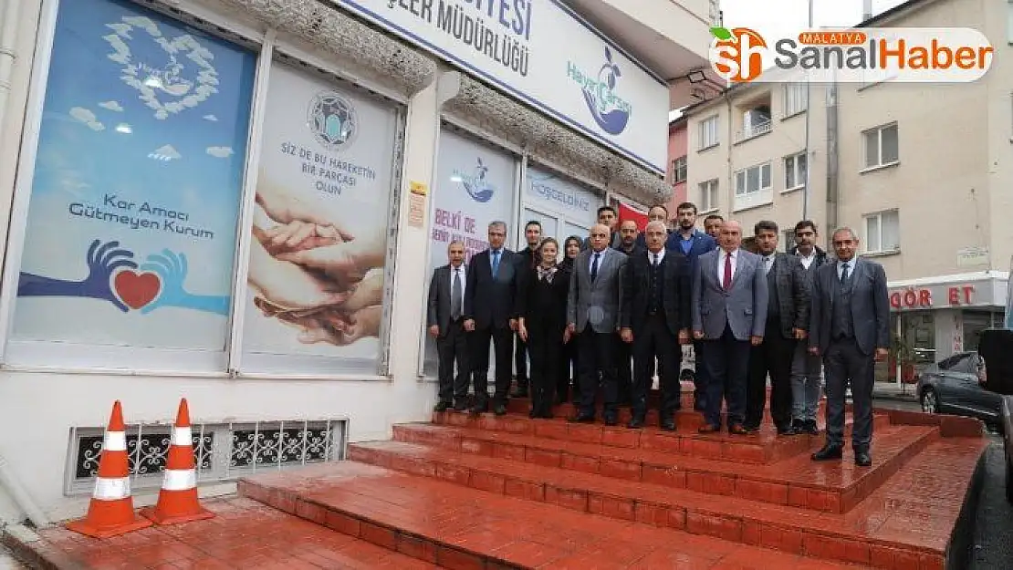 Başkan Güder,  Hayır Çarşısı'nda incelemelerde bulundu