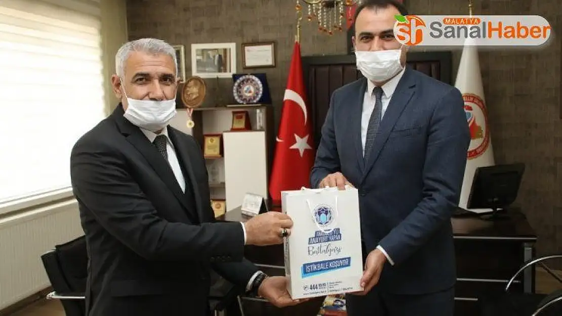 Başkan Güder'den berberlere maske desteği