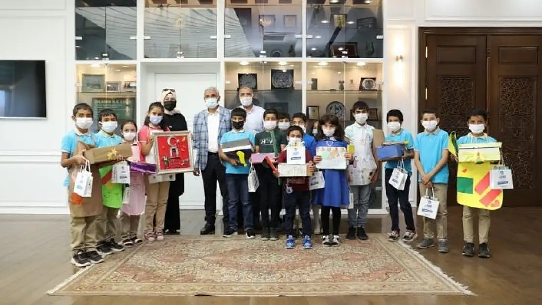 'Başkan Güder, öğrencileri ağırladı'