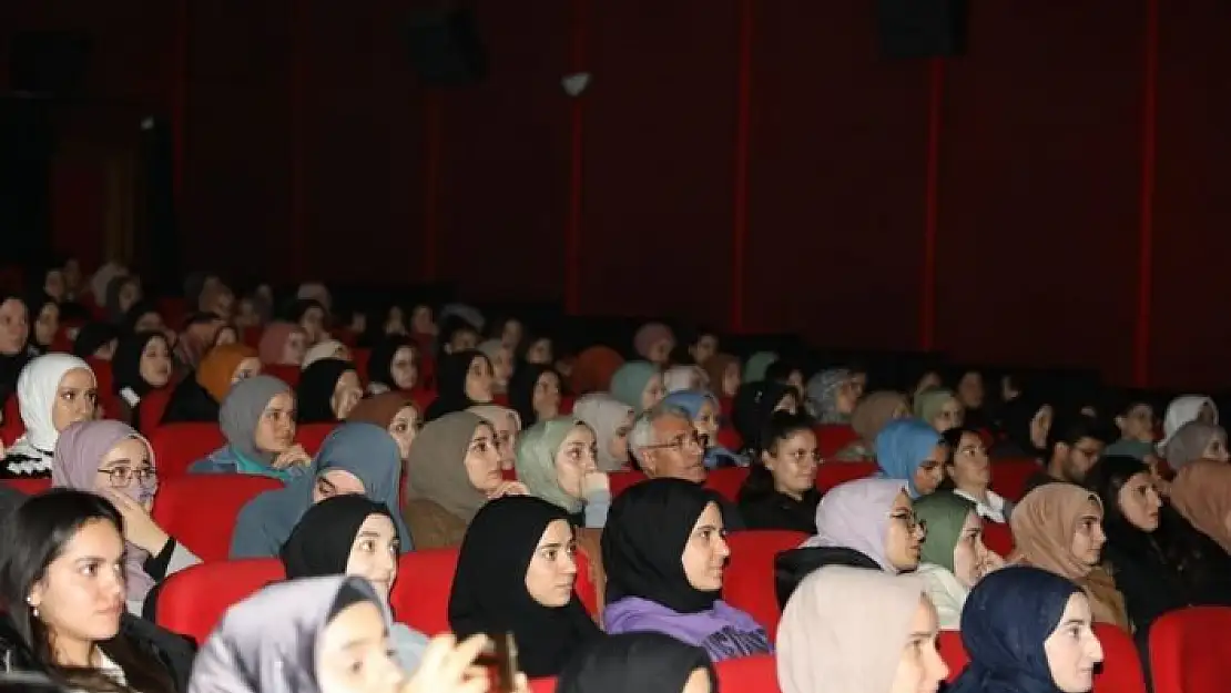 'Başkan Güder, öğrencilerle sinema etkinliğinde'