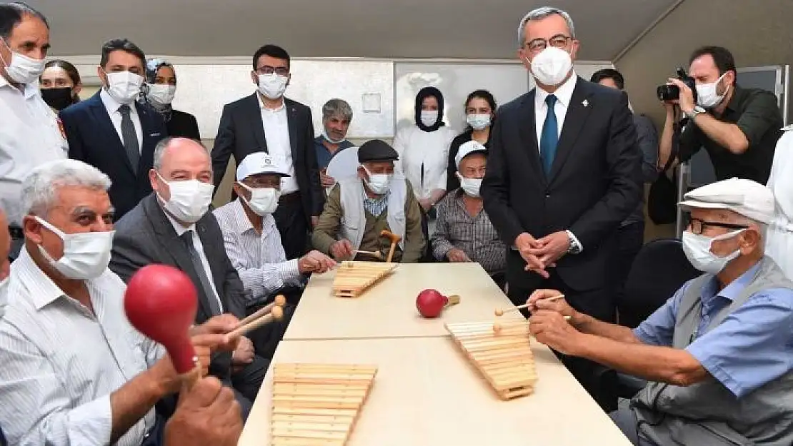 'Başkan Güngör: ''Ulu çınarlarımız sosyal hayatla iç içe olacak'''