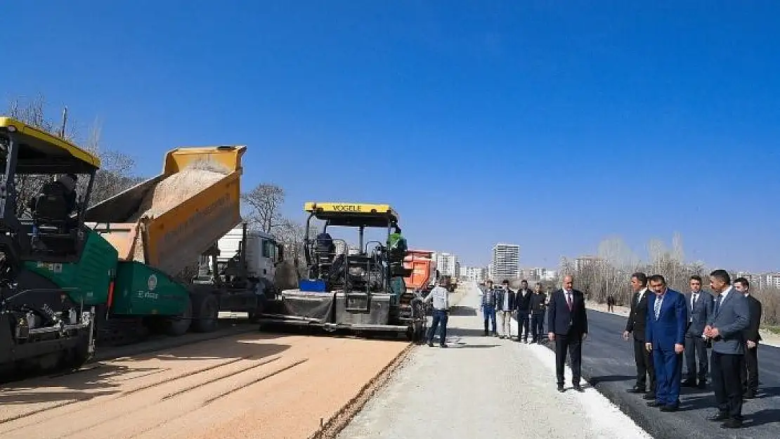 'Başkan Gürkan, asfalt çalışmalarının yapıldığı 35 metrelik yolda inceleme yaptı'