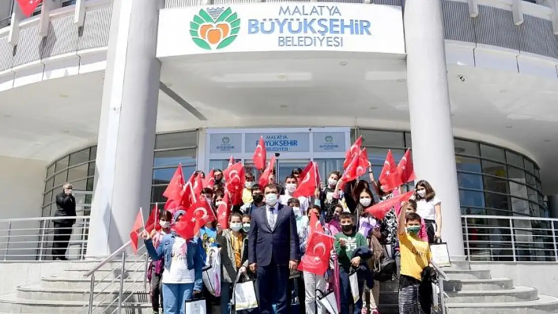 'Başkan Gürkan´dan öğrencilere hediye'