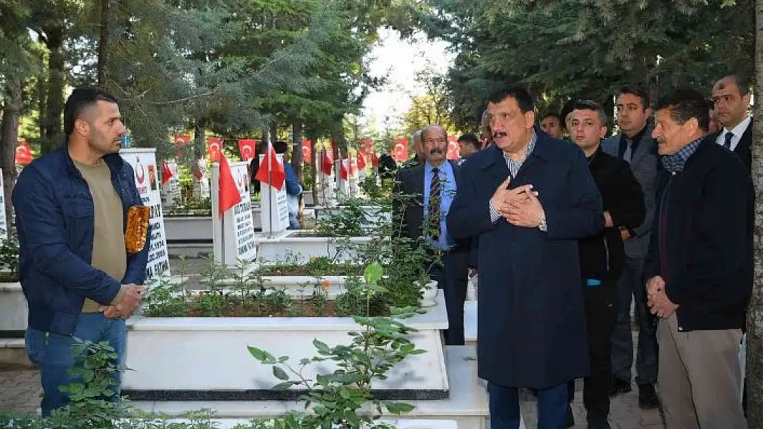 'Başkan Gürkan´dan şehitlik ziyareti'