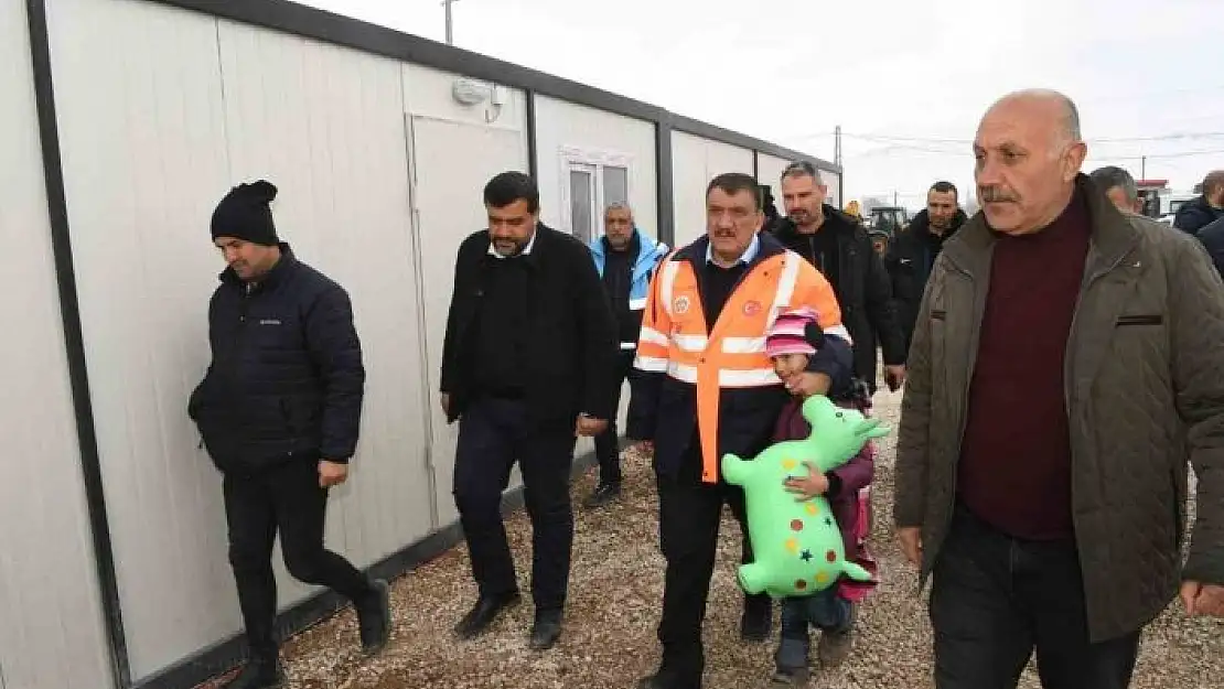 'Başkan Gürkan, Doğanşehir´de depremzedeleri ziyaret etti'
