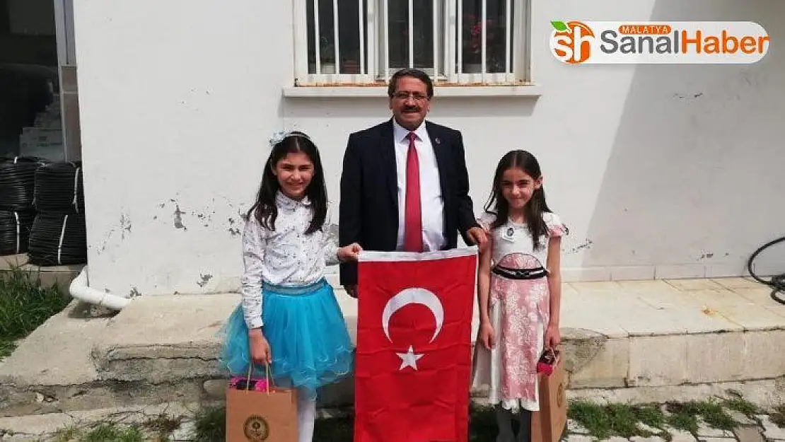 Başkan Kılıç, çocuklara hediye verdi