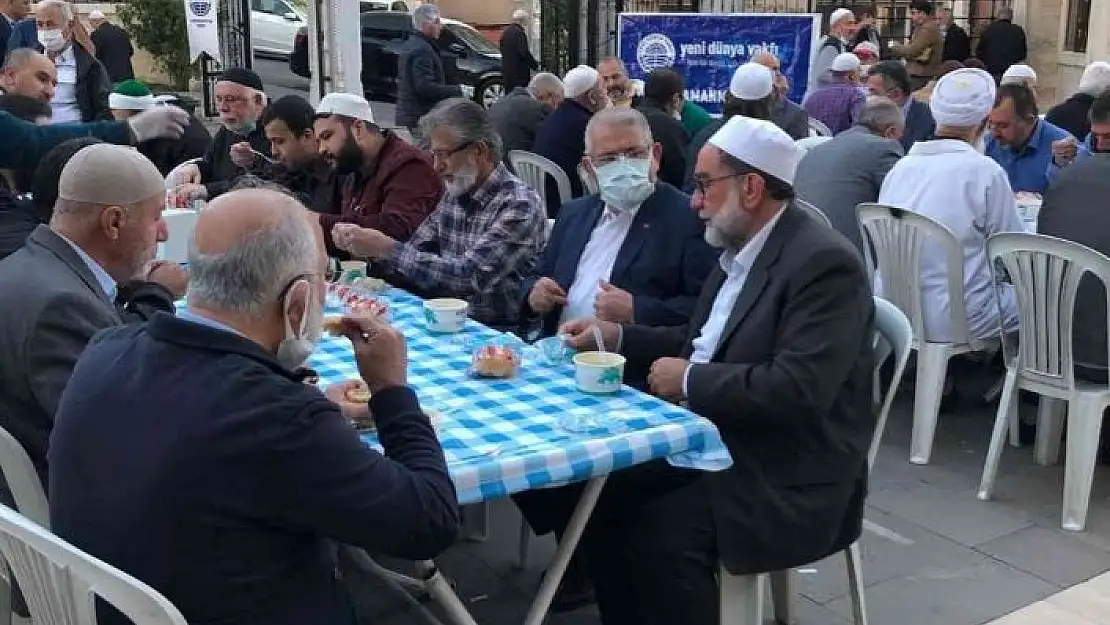 'Başkan Mahçiçek´ten cemaate çorba ikramı'