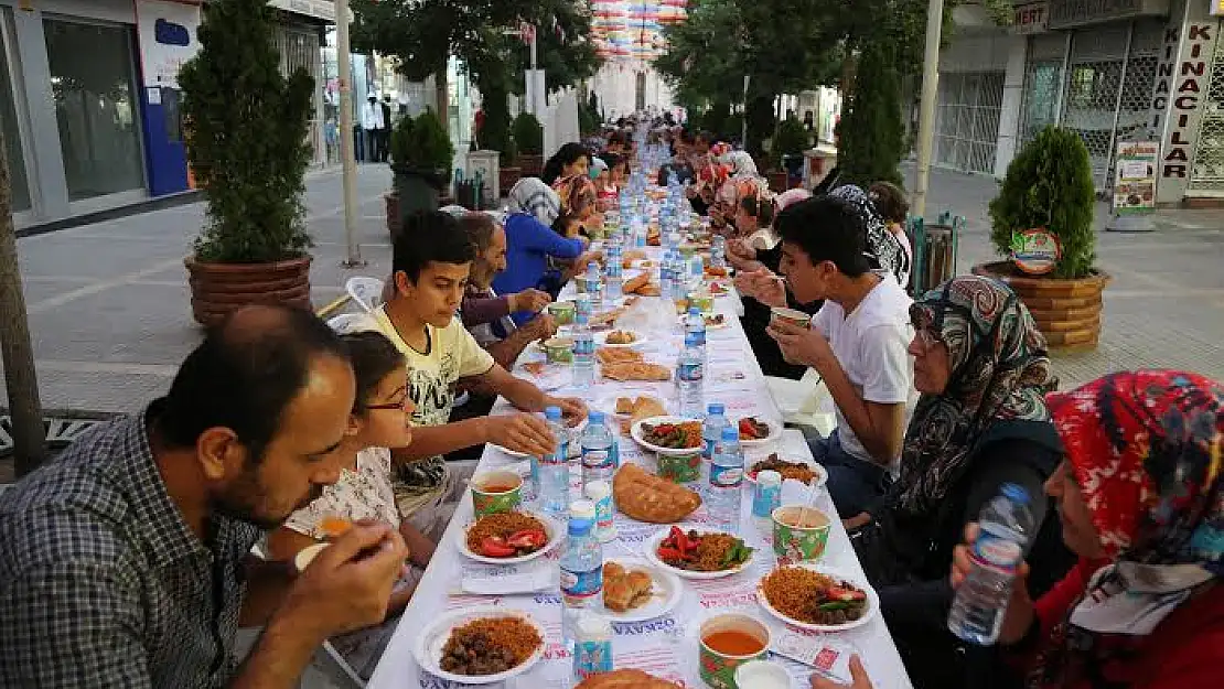 Akil Gençler Ve Battalgazi Belediyesi Şehit Yakınları Ve Gazilere İftar Verdi