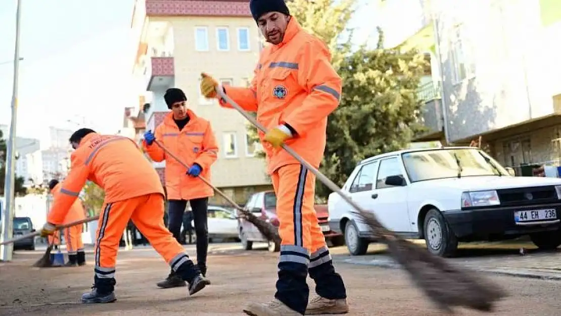 'Battalgazi Belediyesi enkaz sonrası temizlik çalışmalarını aralıksız sürdürüyor'