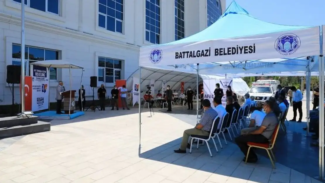 'Battalgazi Belediyesi önünde afet eğitim çadırı kuruldu'