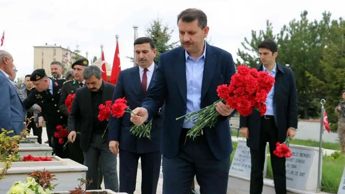 'Bayram arifesinde şehitler unutulmadı'
