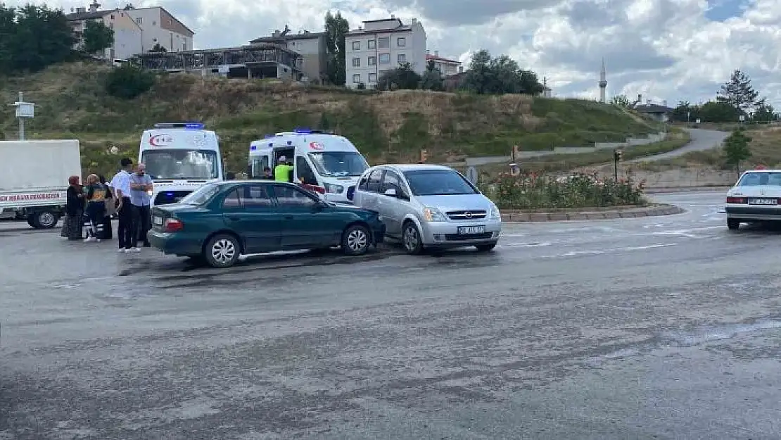 'Bayram gezmesinde trafik kazası: 3´ü çocuk 5 yaralı'