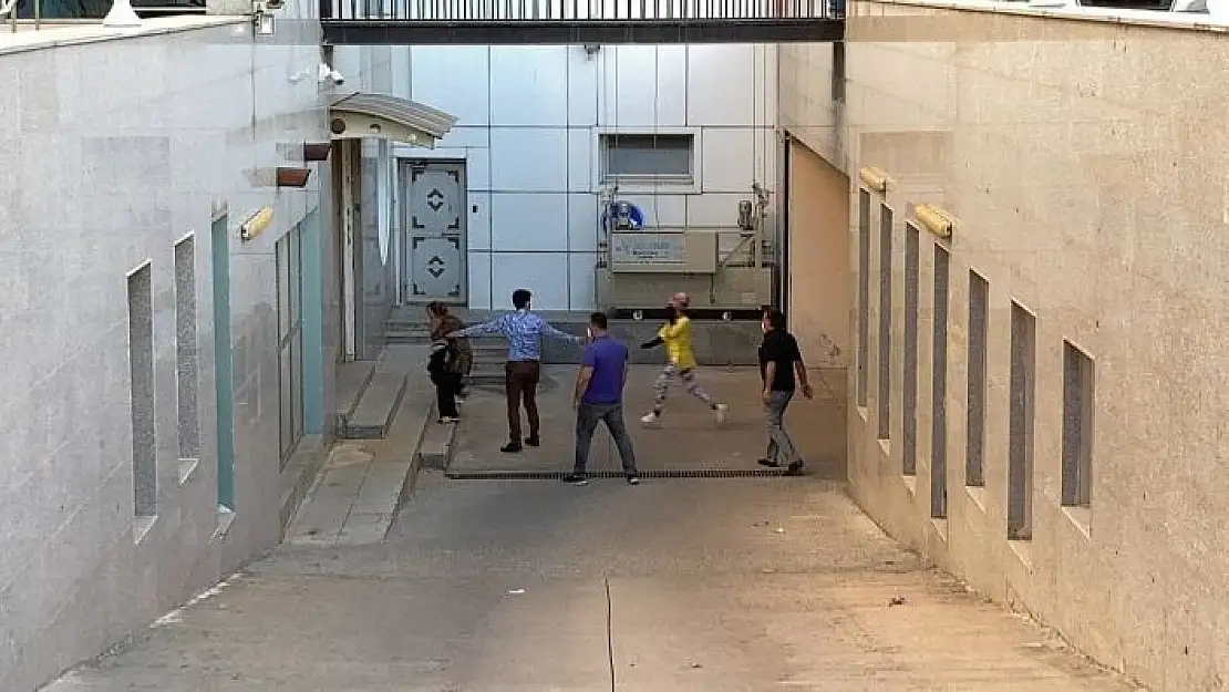 'Bebeği canlı canlı gömmeye çalışan anne ve anneannenin şaşırtan ifadesi'