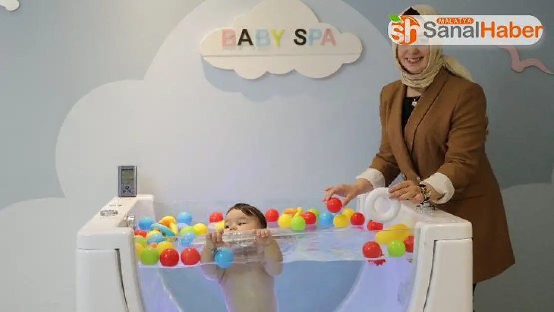 Bebeklerin jakuzi keyfi