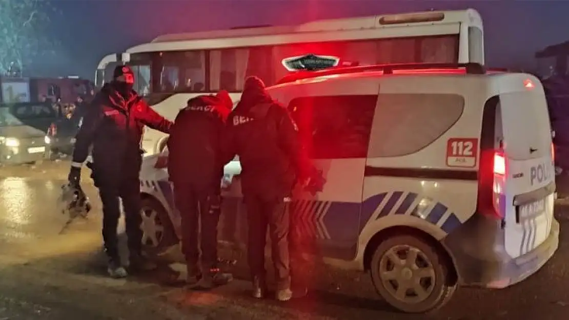 'Bekçiler enkazda çıkan ziynet eşyalarını karakola teslim etti'