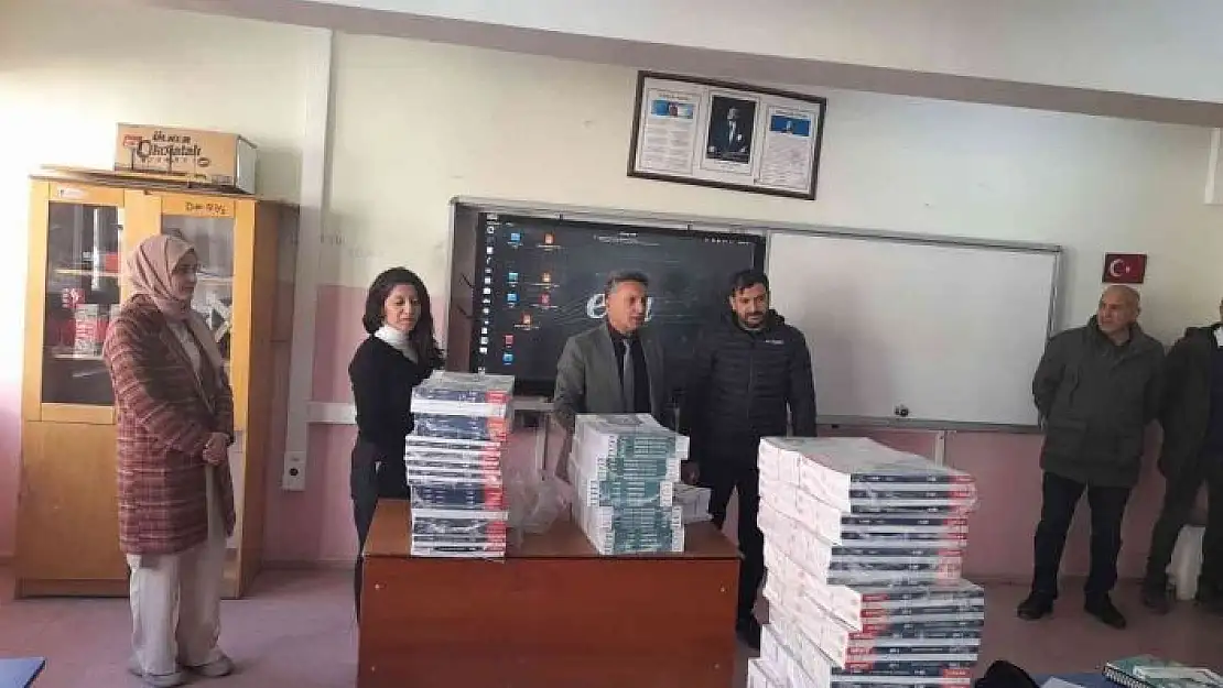 'Belde belediyesi, bölgedeki öğrencilerin kitap ihtiyacını karşılamaya devam ediyor'