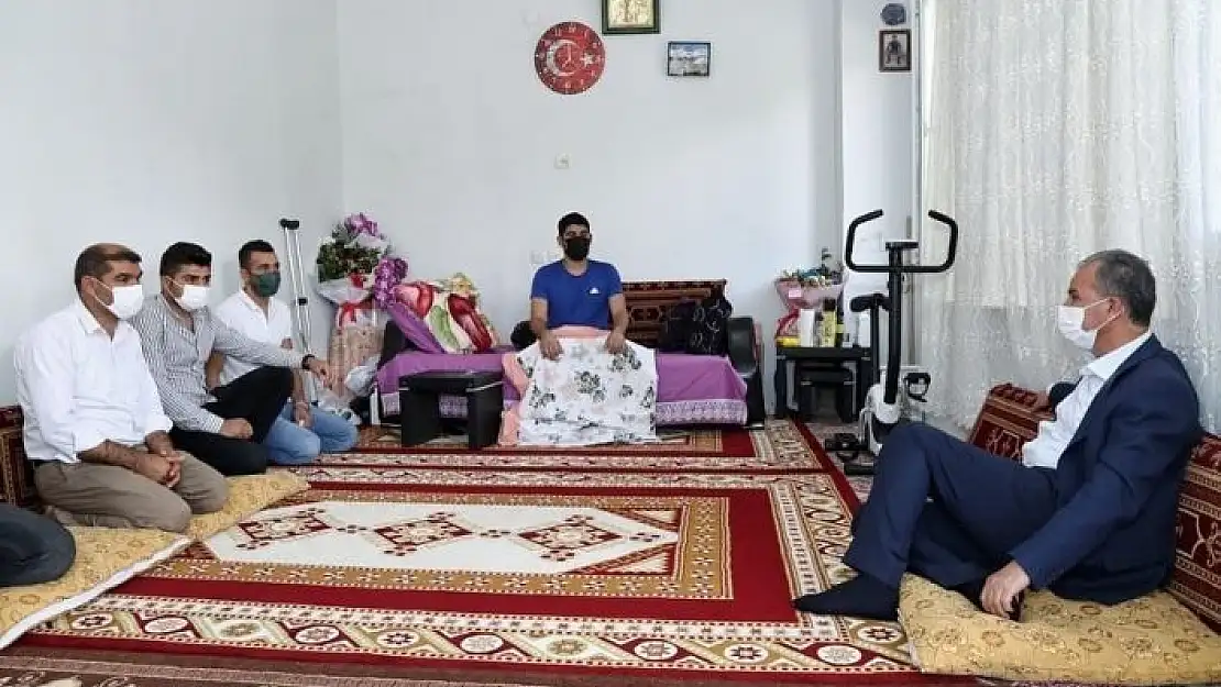 'Belediye Başkanı Kılınç´tan yaralı askere ziyaret'