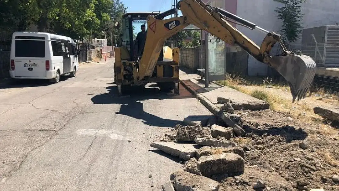 'Belediyeden kaldırım düzenleme ve döşeme çalışması'