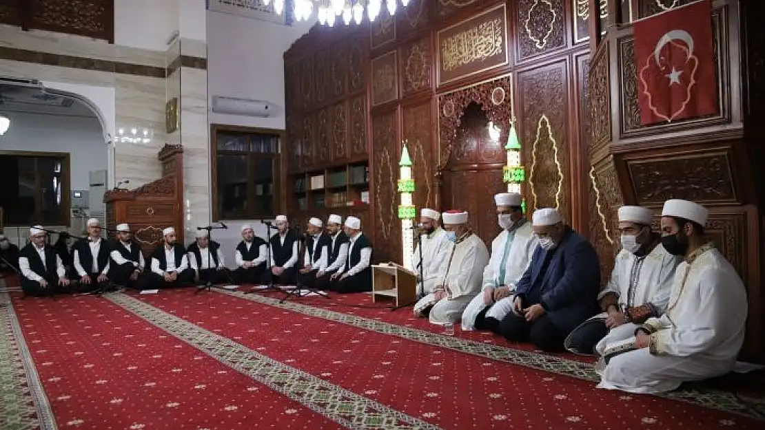 'Berat Kandili´nde eller semaya açıldı'