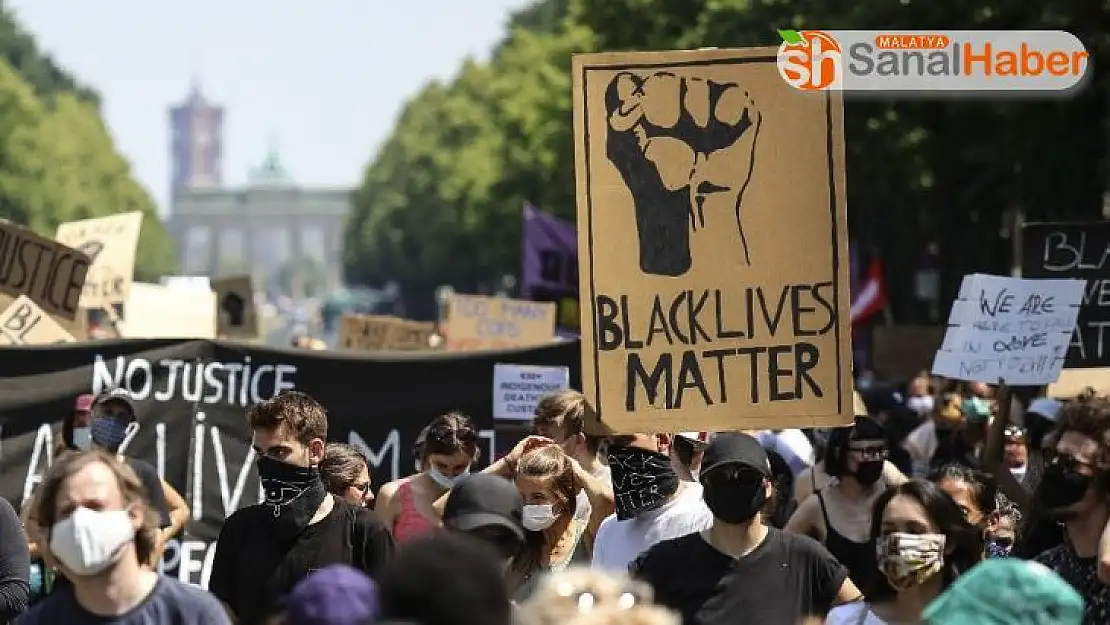 Berlin'de 'Black Lives Matter' mitingi