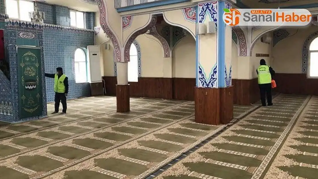 Besni'de camiler dezenfekte edildi