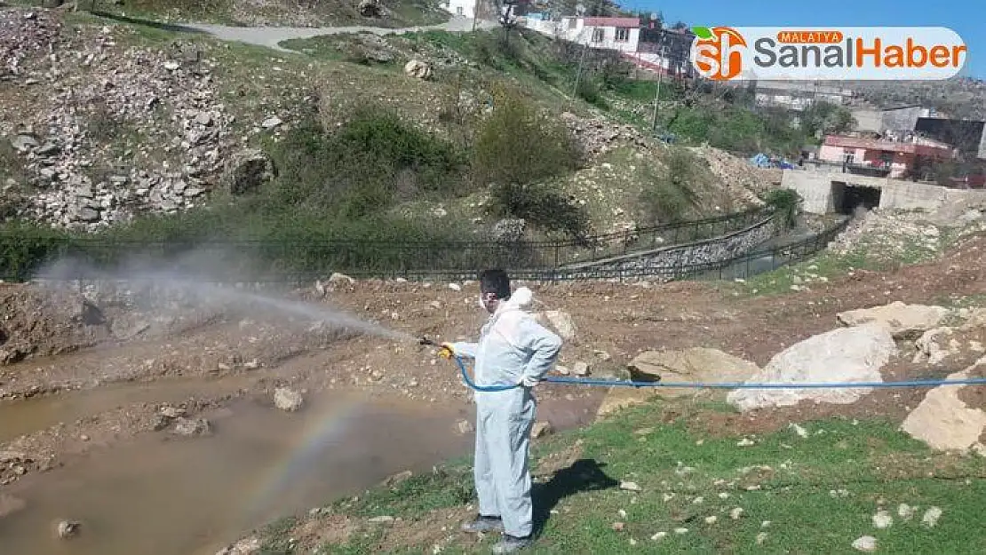 Besni'de haşereyle mücadele sürüyor