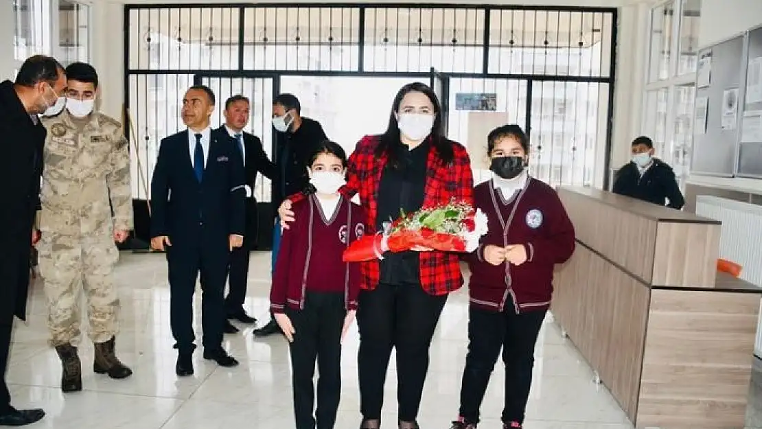 'Besni´de öğrencilere 10 bin 451 kitap desteği'