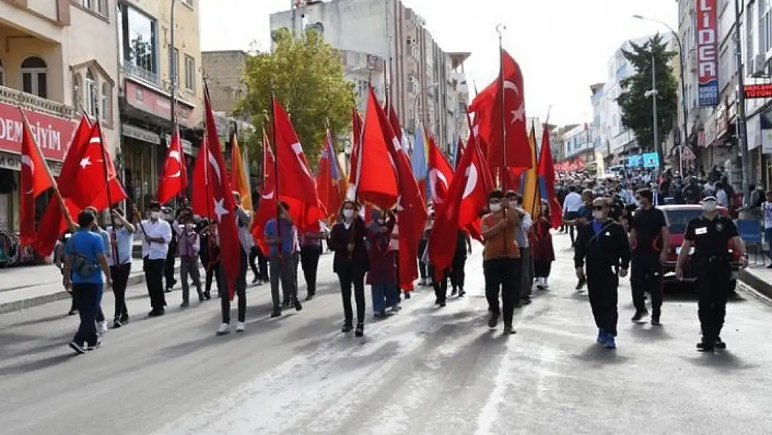 'Besni Eğitim Bayramı kortej ile başladı'