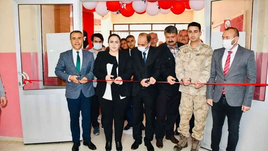 'Besni Toklu Ortaokulu Bilim Fuarı açıldı'