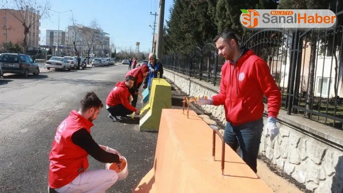 Beton bariyerlere tarihi motifler