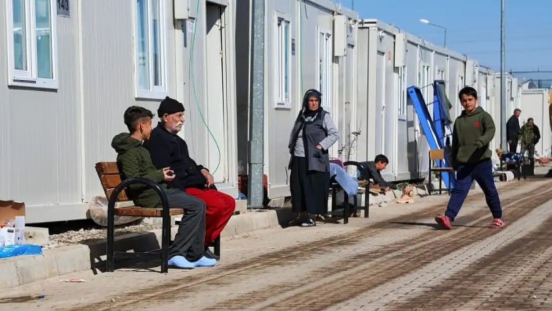 'Beydağı konteyner kentte oturma bankları kuruldu'
