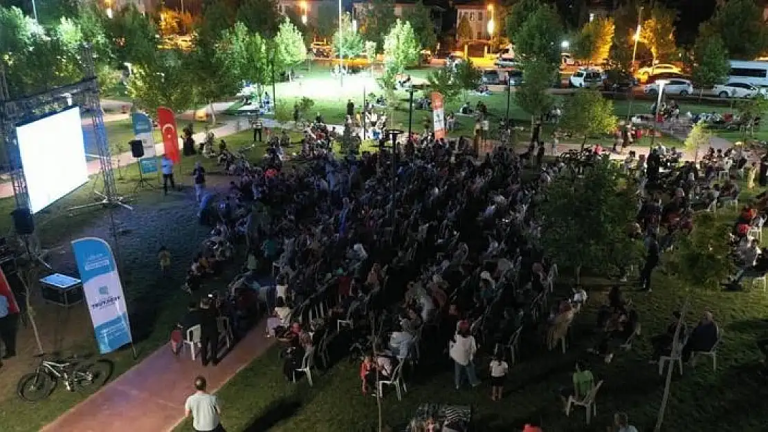 'Beylerderesi şehir parkında sinema keyfi'