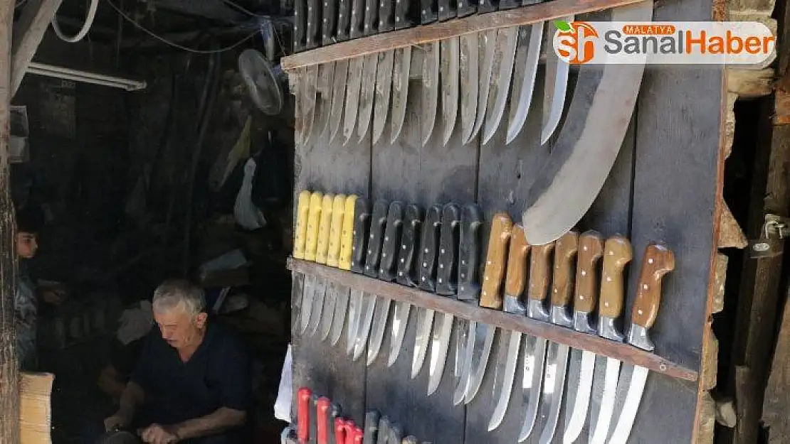 Bıçaklar Kurban Bayramı için bileniyor