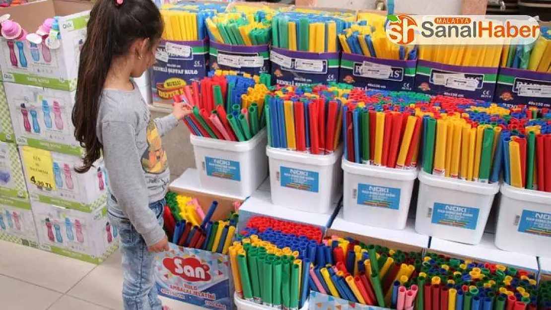 Bin 555 öğrenciye 78 bin liralık kırtasiye yardımı
