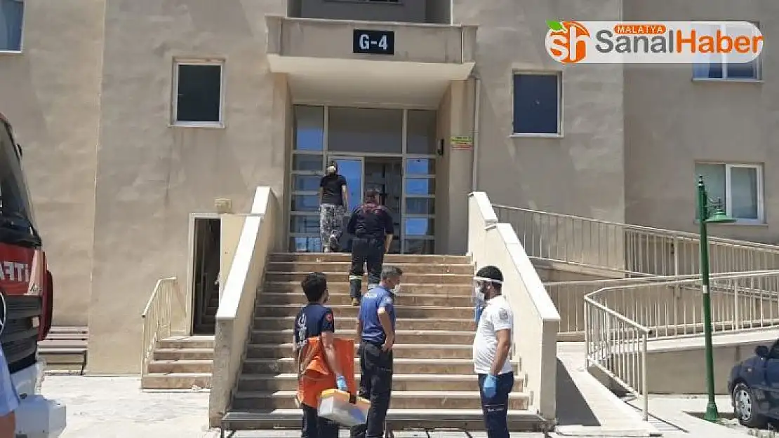 Binanın kat boşluğunda çıkan yangın korkuttu