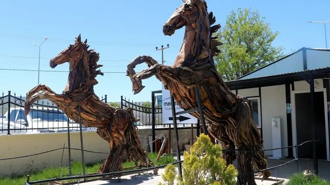 'Binlerce odun parçası özenle seçildi, makine değmeden sanat eserine dönüştü'