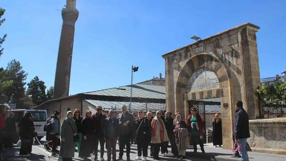 'Binlerce yıllık geçmişe sahip Sivas, tarih severlerin akınına uğruyor'