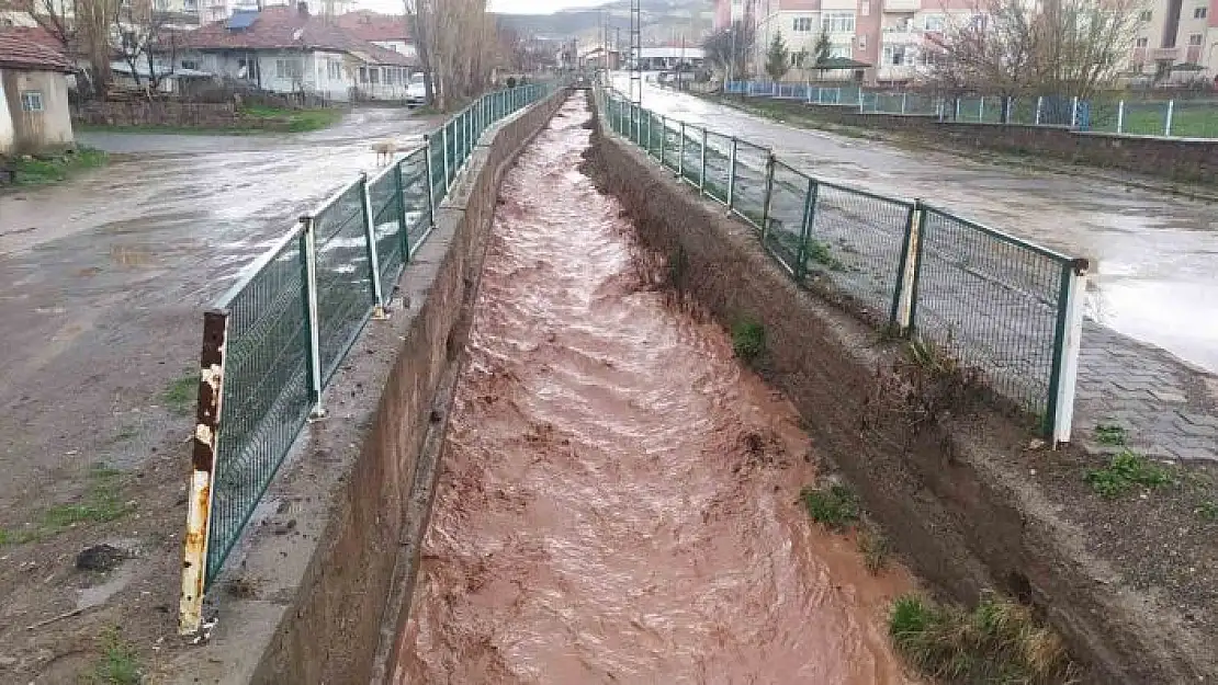 'Bir anda yağan dolu etrafı beyaza bürüdü'