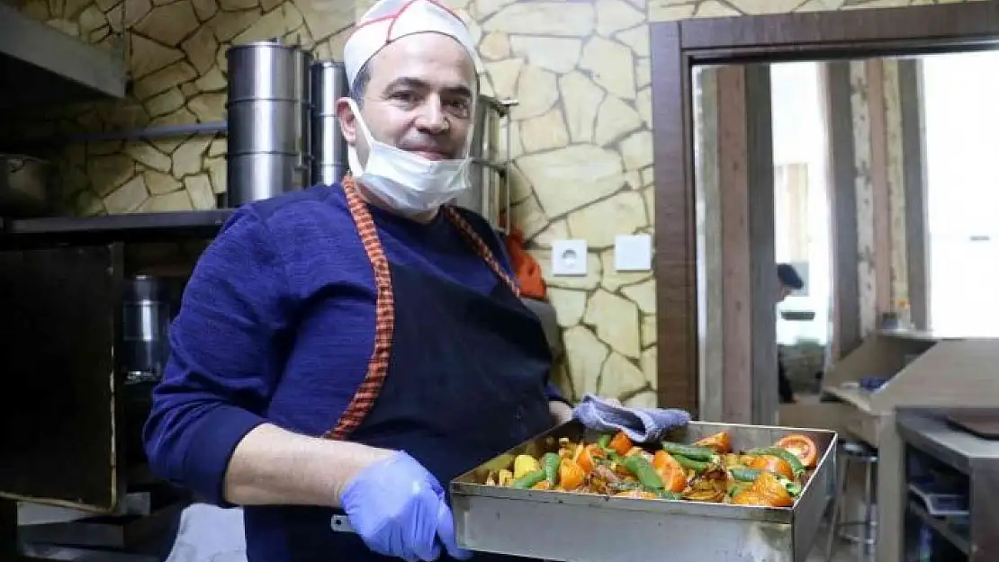 'Bir kase çorba parasına 3 çeşit yemek satıyor'