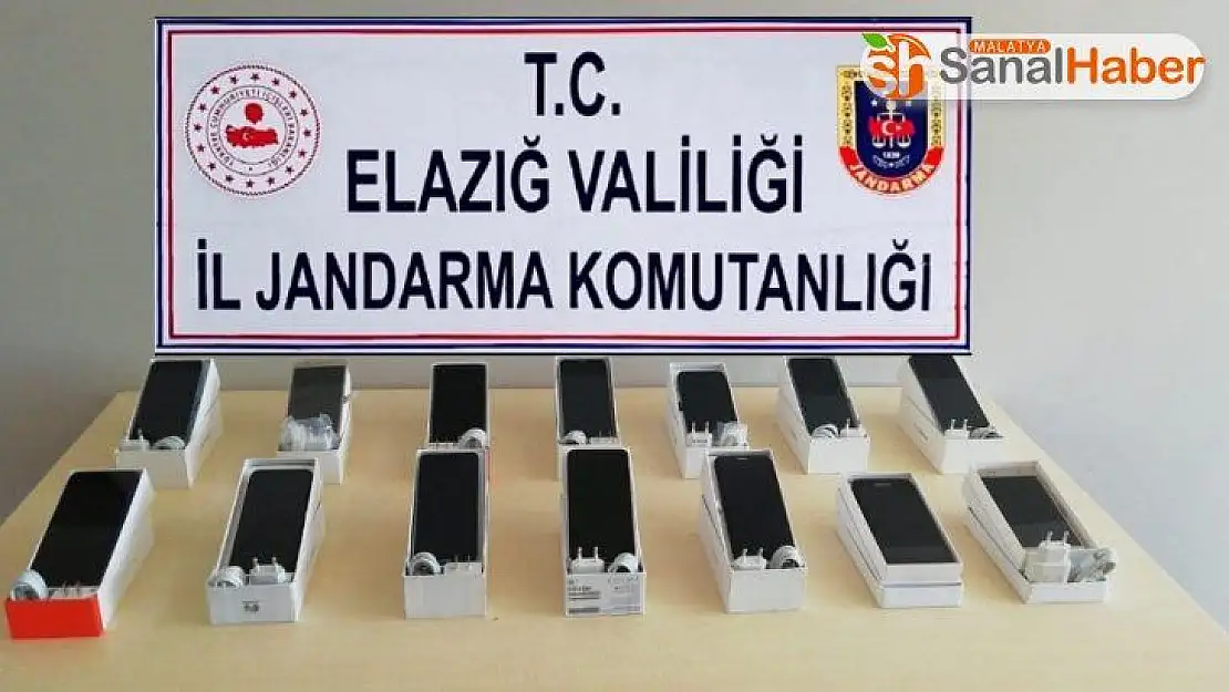 Bir otomobilde gümrük kaçağı telefonlar ele geçirildi