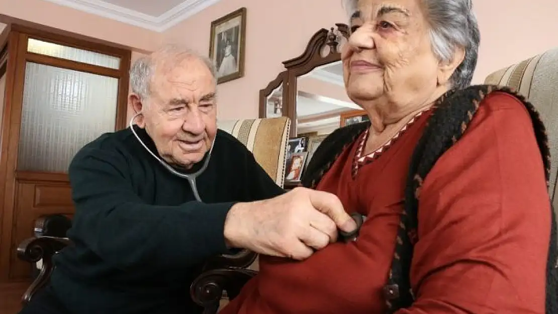 'Bir Steteskop´la 62 yıl doktorluk yapan çift: ''Bugün arkadaşlar çok büyük imkanlara sahip, sağlıkta çok iyiyiz'''