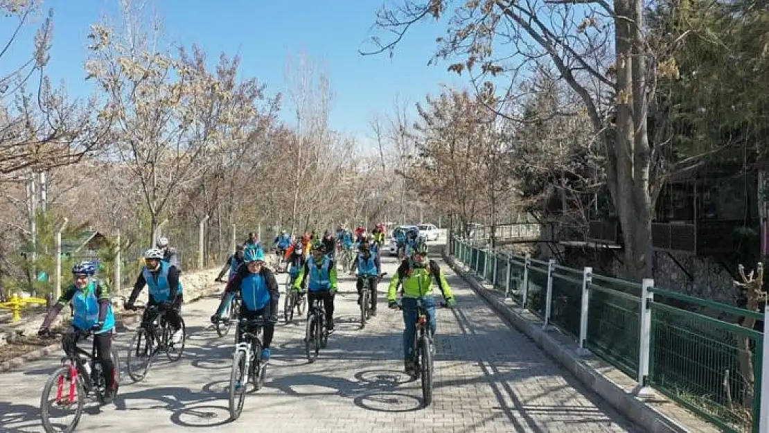 'Bisiklet tutkunları Yeşilyurt´ta pedal çevirdi'